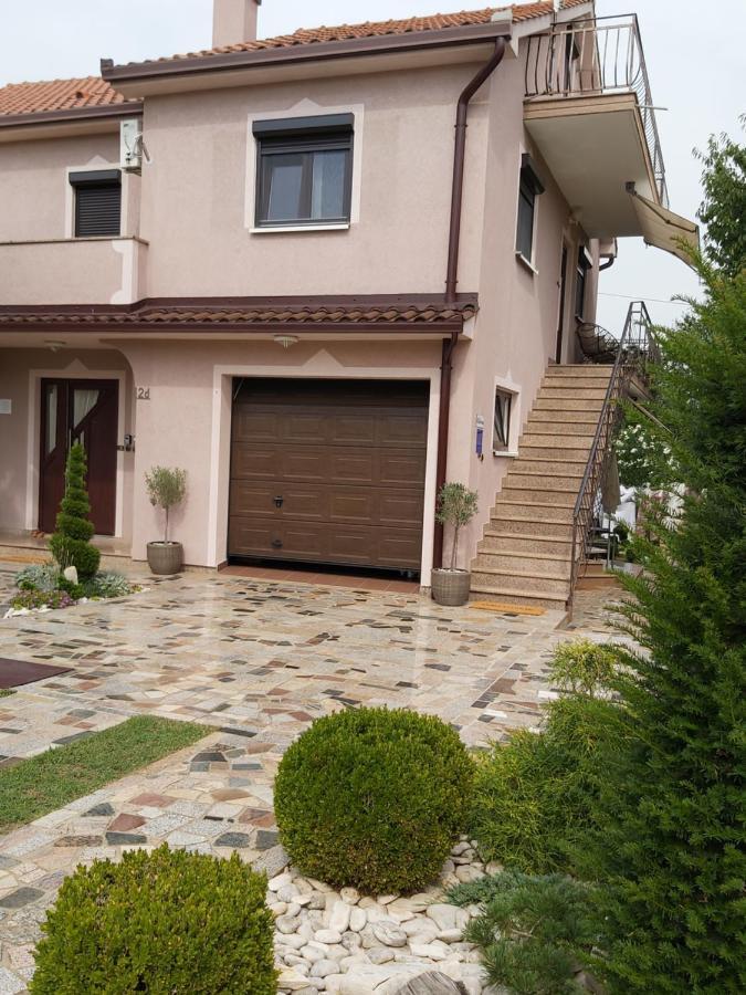 Ferienwohnung Mit 2 Schlafzimmer Oder Studio Apartment - Istrien-Fiorini Brtonigla Exterior foto