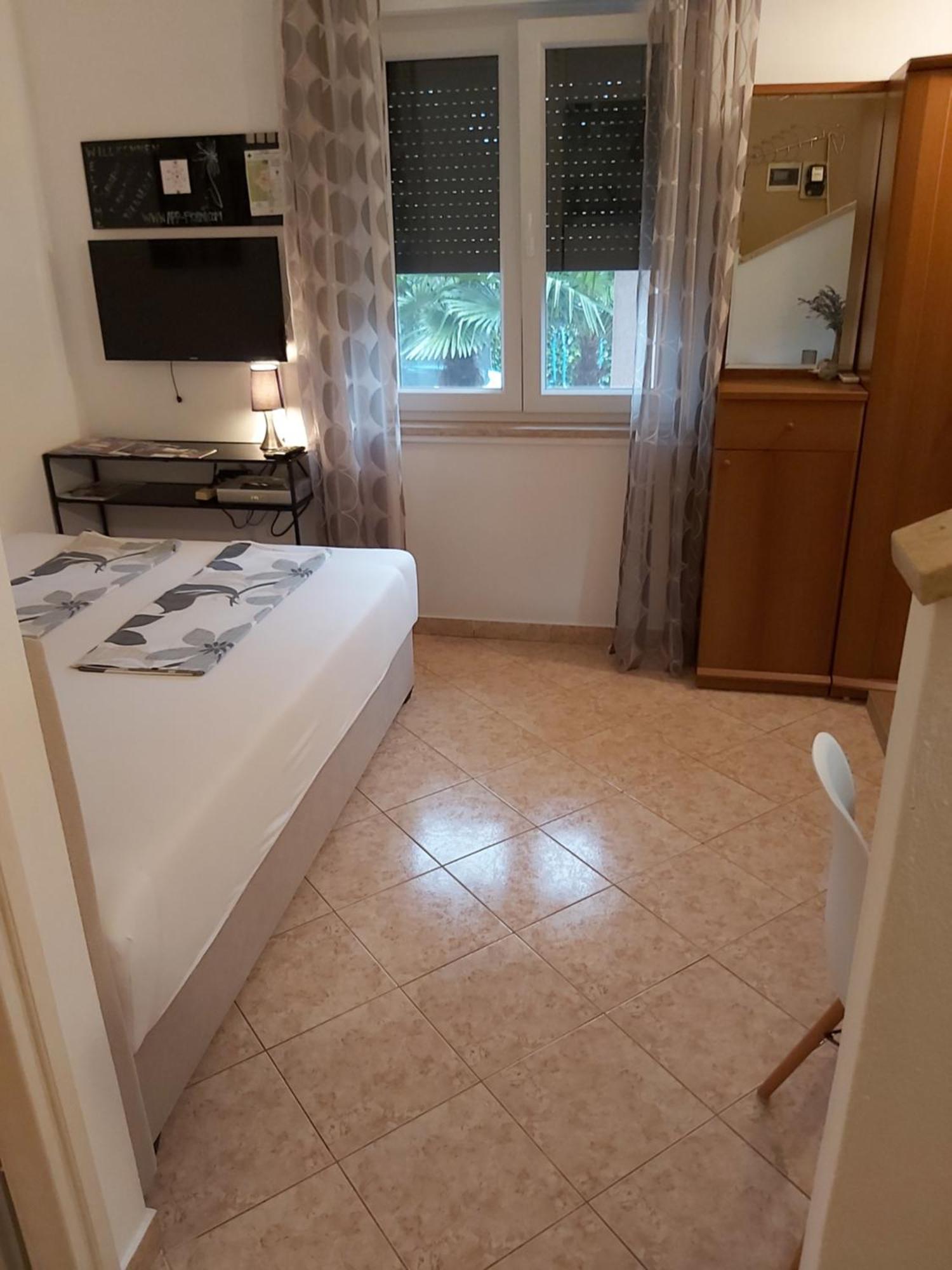 Ferienwohnung Mit 2 Schlafzimmer Oder Studio Apartment - Istrien-Fiorini Brtonigla Exterior foto